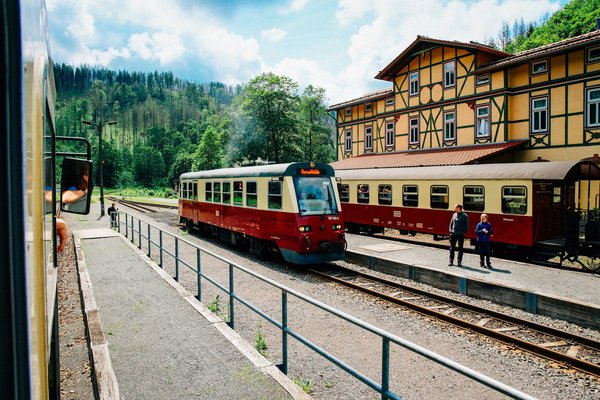 Comment organiser un voyage en train panoramique à travers la Suisse?